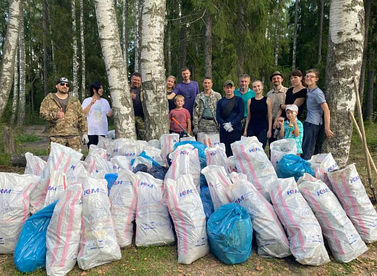 В Ивановском районе экоактивисты очистили от мусора берег Уводьского водохранилища 